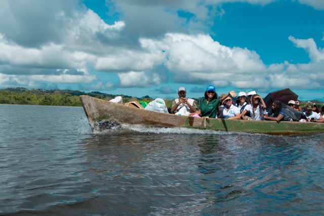 Voluntarios en jornada ambiental
